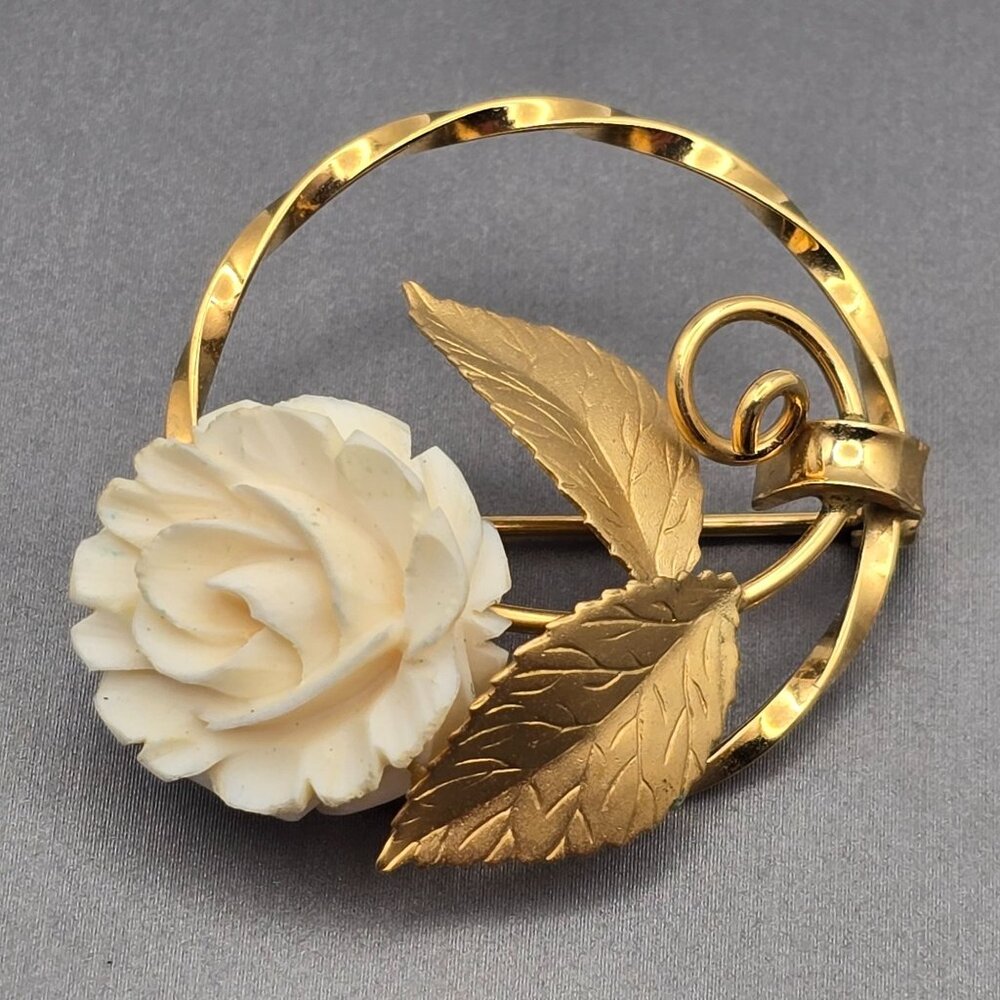 VTG Krementz Gold-Filled Carved Celluloid Rose Screw Back Earrings & Brooch Set - Picture 8 of 12